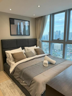 Staycations Up Above 16 @ BGC 2BR